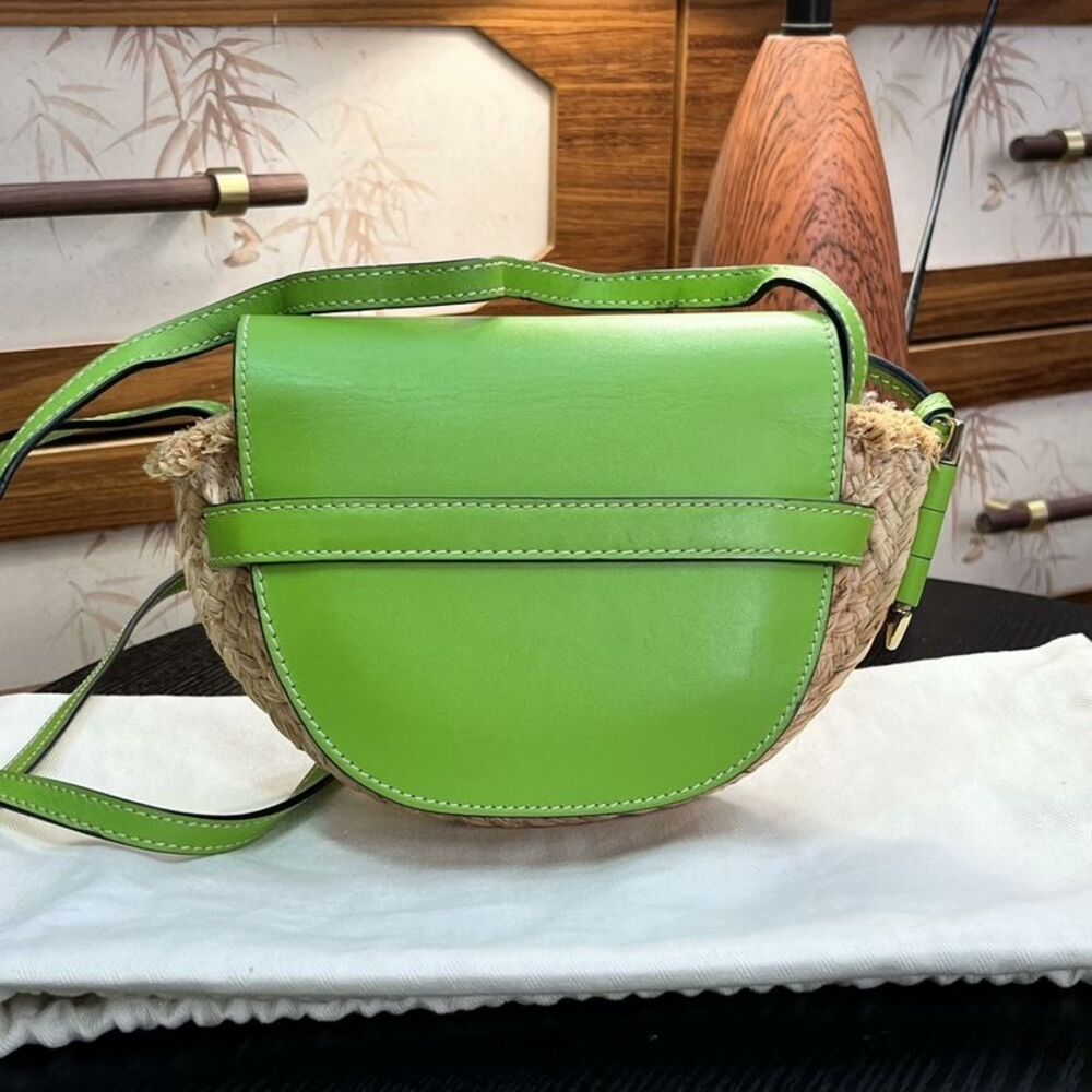 Loewe Women Pre-Loved Bag Very Good Condition - Picture 2 of 6